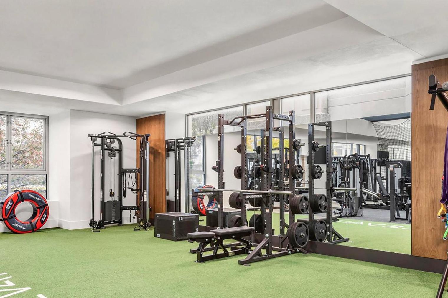 E Cambridge 1br W Wd Gym Steps From Train Bos-524